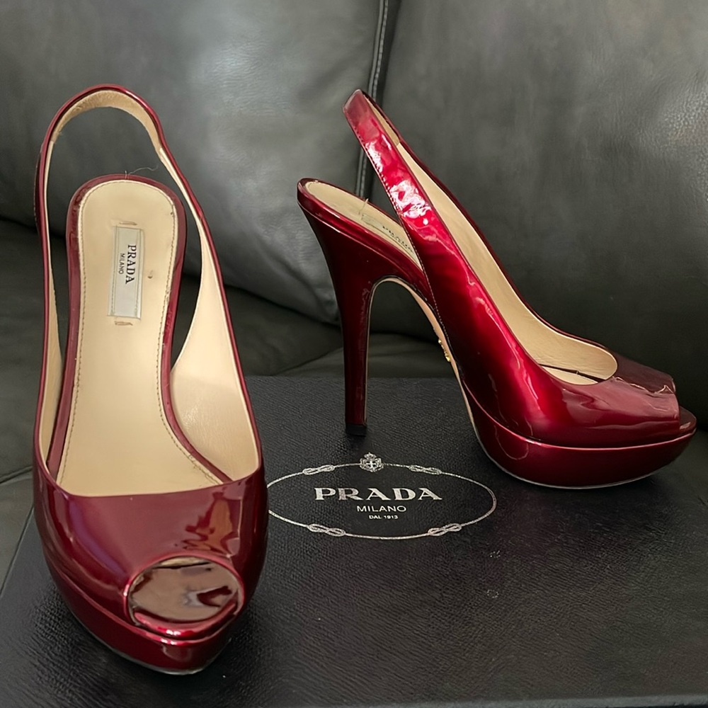PRADA Peep-toe Heels !